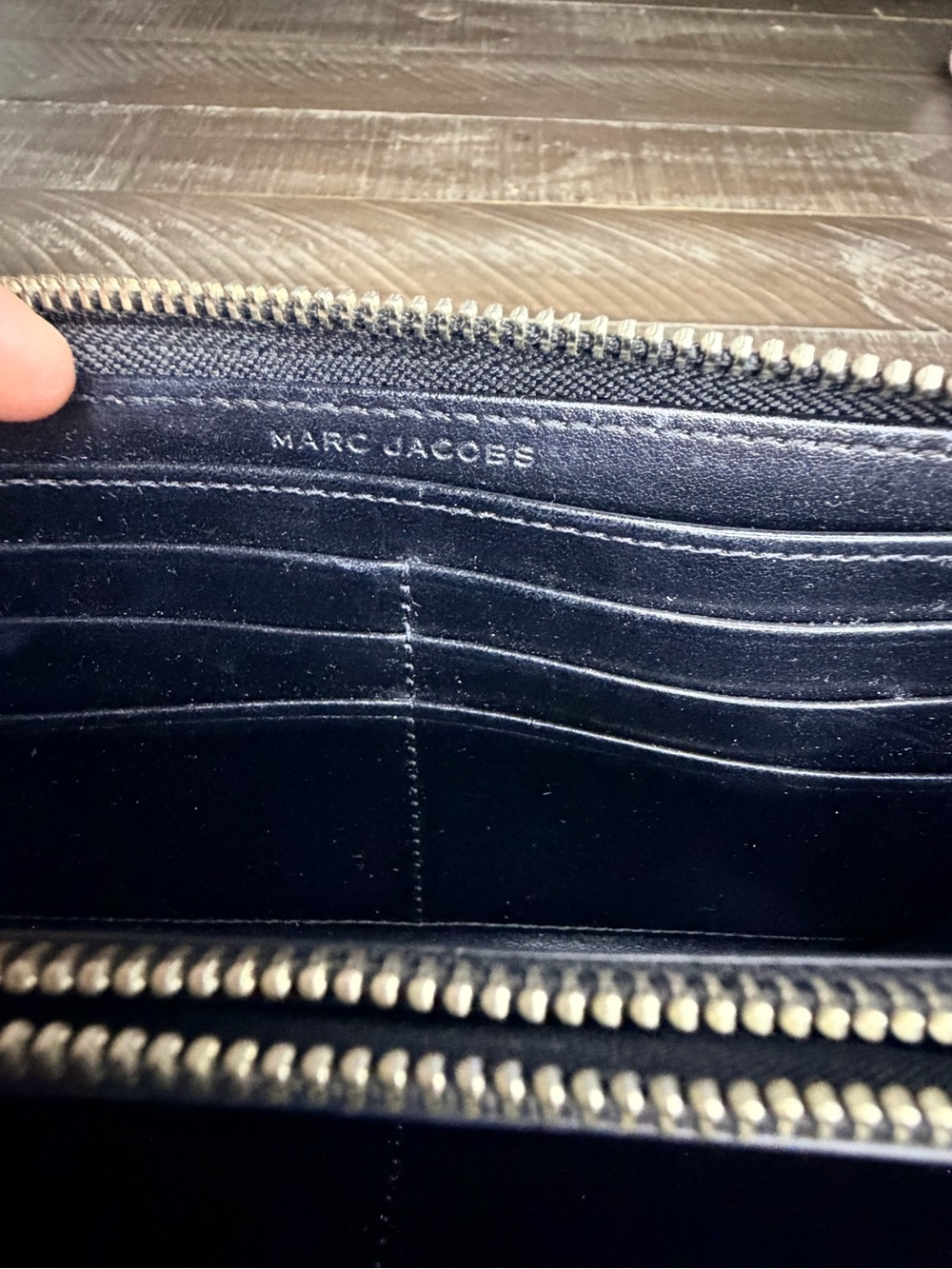 Title:
Marc by Marc Jacobs Standard Supply Workwear Black & White Zip Wallet - Picture 5 of 5